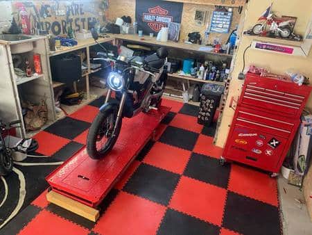 Entretien de Dalle PVC : Maintenir la Durabilité et l'Esthétique de Votre Sol