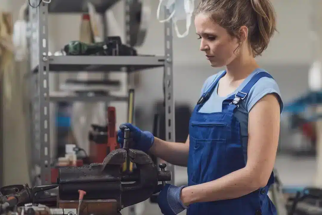 Maximiser l'espace de rangement dans un petit atelier : les astuces incontournables