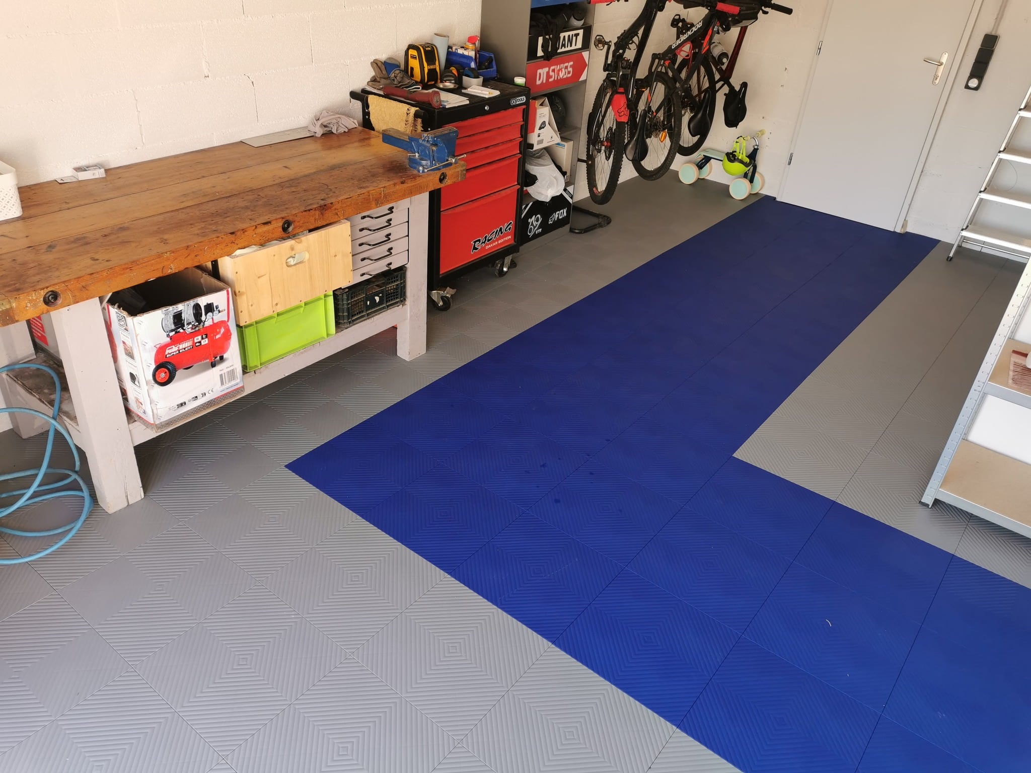 Aménager un petit garage : 20 Astuces malignes pour gagner de l’espace !