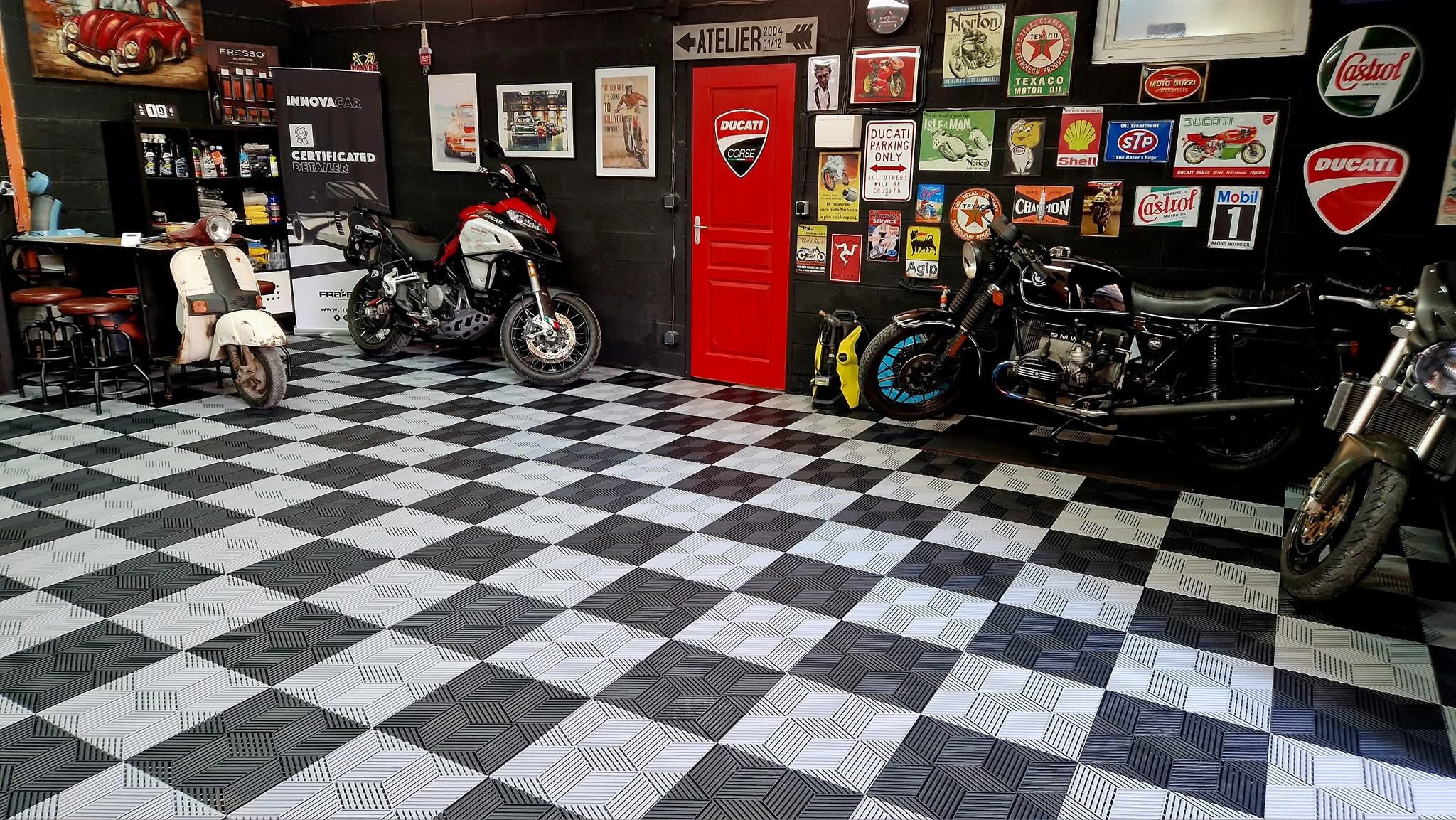 Sol de garage moderne 2025 : dalles, couleurs et designs tendance